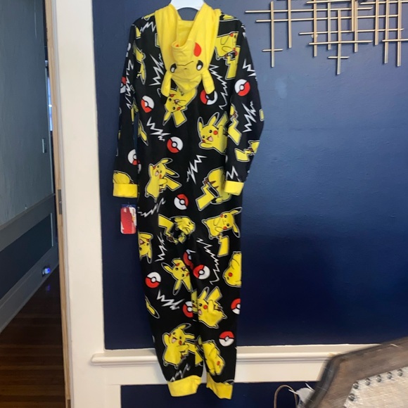 NWT Kids Pokémon pajamas size 10/12 - Picture 2 of 3
